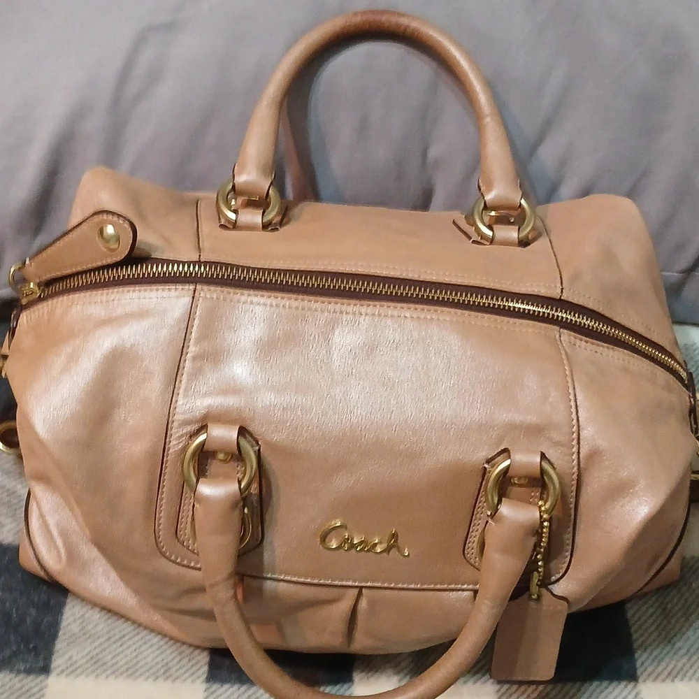 Coach - Picture 9 of 14